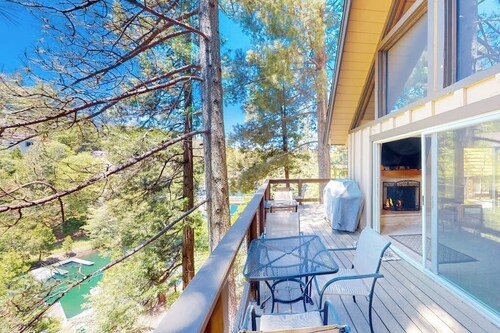 Serene lakefront getaway with game room, fireplace, & washer/dryer