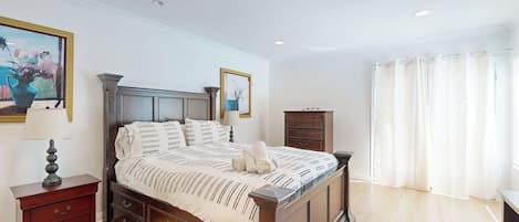 4 Schlafzimmer, Schreibtisch, kostenloses WLAN, BettwÀsche