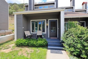 Exterior - 2-story townhouse + loft with fast WiFi, wood fireplace & great location (Durango)