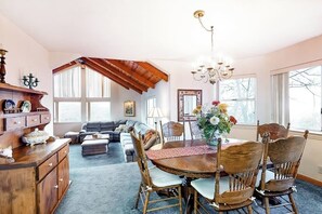 Interior - Multi-level home with pool table, AC, fireplaces, balcony & gorgeous views (Lake Arrowhead)