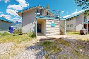 A building with a balcony, a sign indicating it's a motel, and a gravel driveway. - Beautiful mountain home steps to ski slopes with fireplace (Durango)