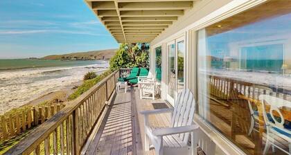 Oceanfront home with fireplace & deck - watch for dolphins & whales
