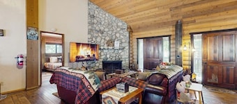 Grand Mountain Retreat w/ Piano, Fast WiFi, Fireplace, Private Deck