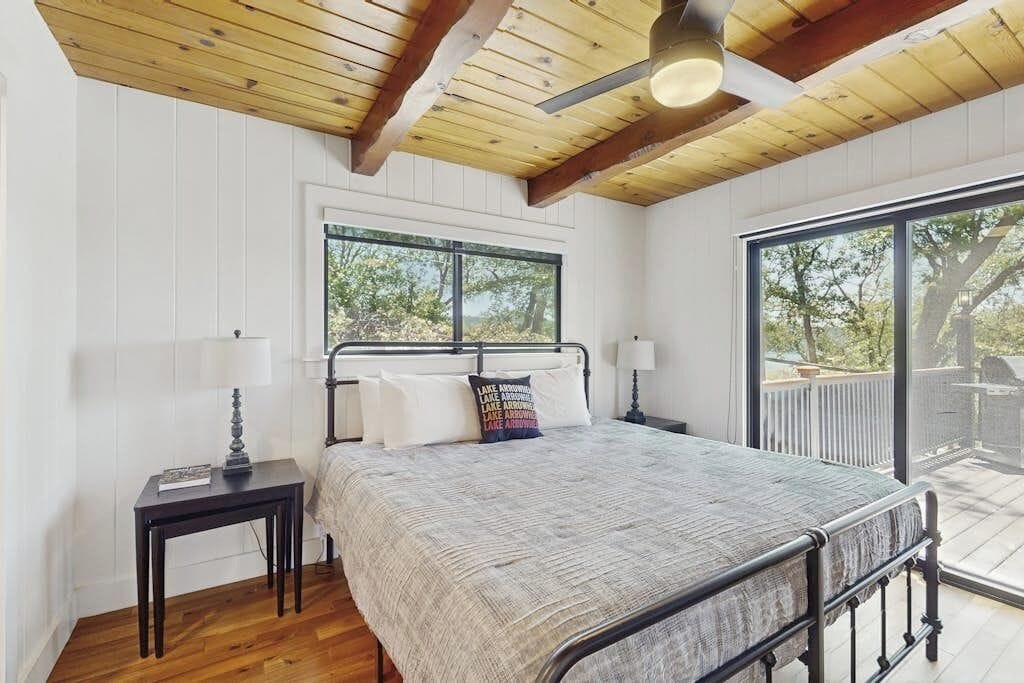 4 bedrooms, travel cot, free WiFi, bed sheets