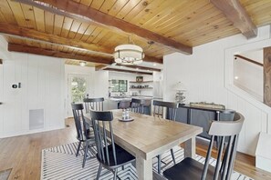Dining - Updated Lake View Home w/Fireplace, Gas Grill,  & AC - Close to Lake - Dogs ok (Lake Arrowhead)