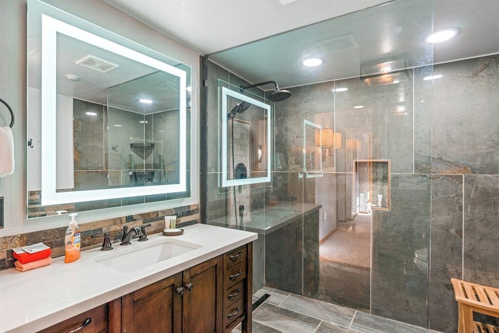 Shower, towels