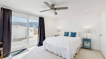 Tabla de planchar con plancha, wifi gratis, ropa de cama