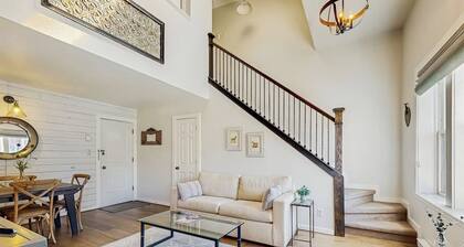 Luxury studio loft in historic downtown - close to hiking & downtown attractions