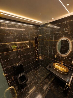 Deluxe Double Room, Mountain View | Bathroom | Free toiletries, slippers, towels, soap - Anubis Pyramids View Inn (Giza)