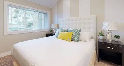 Colorful & contemporary condo with patio & washer/dryer - watch the fireworks