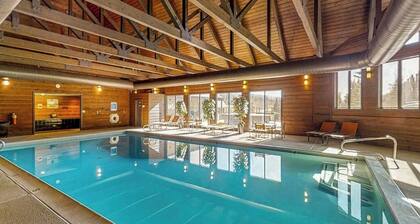 Skier's paradise in Cascade Village w/ pool, fireplace & private balcony