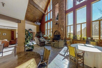 Skier's paradise in Cascade Village w/ pool, fireplace & private balcony