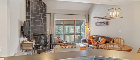 TV, fireplace