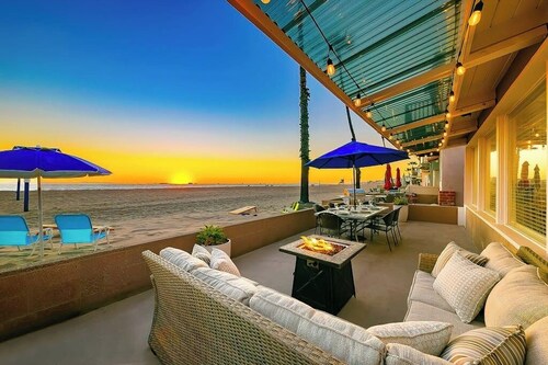 Oceanfront Beach Cottage On the Sand + Unobstructed Views