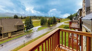 A residential area with a wooden deck, a road, and houses with stone facades. - Spacious Family Getaway W/ Private Balcony, Skiing Nearby & High-Speed WiFi (Durango)