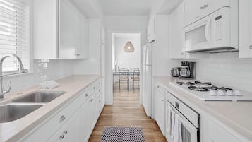 Coffee/tea maker, fridge, microwave, oven