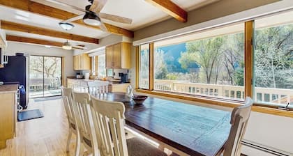 Fantastic mountain home with fast WiFi, deck, stunning views, grill & game room