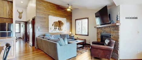 TV, fireplace