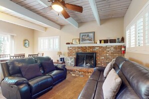 TV, fireplace, DVD player, books - Dog-Friendly home near skiing & hiking trails with fireplace & views from deck (Lake Arrowhead)