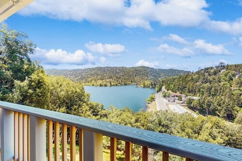 Spacious & bright home with spectacular views - fireplace, deck & game room