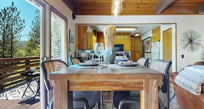 Dog-OK Retreat W/ Fireplace, Deck, Lake Access, Foosball & Ice Cream Maker