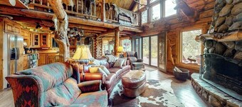 Spectacular mountain cabin with great views, deck, & fireplace - dogs OK