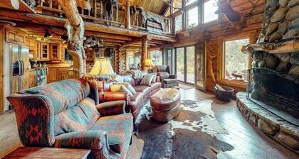 Spectacular mountain cabin with great views, deck, & fireplace - dogs OK