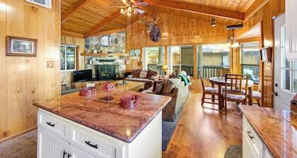 Stunning Lake view 3BD w/hot tub, 3 decks, AC, fireplace & game room