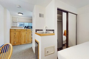 Iron/ironing board, travel cot, free WiFi, bed sheets