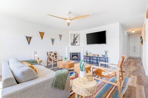A living room with a sofa, coffee table, and a fireplace. - Dog-friendly duplex with washer/dryer, two full kitchens, & large backyard (San Clemente)