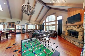 Living area - Beautiful home W/ Lake Access, Decks, Fire pit, Papoose Lake views, & EV Charger (Lake Arrowhead)