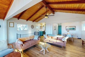 Televisión, chimenea y futbolito 