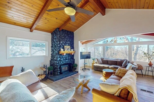 TV, fireplace, table football - Modern farmhouse cabin w/multiple decks, a fireplace & A/C-close to outdoor fun (Crestline)