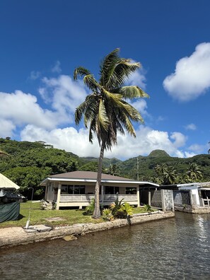 Property grounds - Fare Holidays Raiatea (Avera, Raiatea)