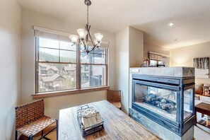 Interior - Top-floor condo with balcony, mountain views & hot tubs - walk to lifts (Copper Mountain)