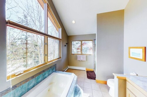 Large Lodge-Style Home Near Ski Resorts w/Private W/D - Dog Friendly
