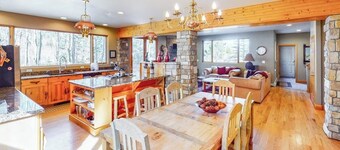Large Lodge-Style Home Near Ski Resorts w/Private W/D - Dog Friendly