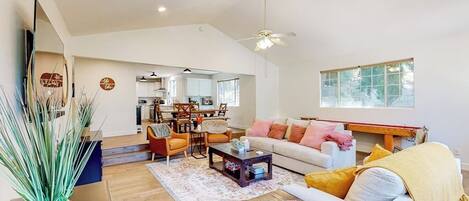 TV, fireplace