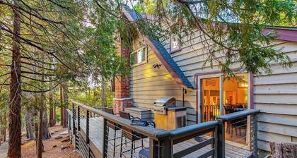 Serene cabin near Lake Arrowhead Village with wraparound deck & forest views