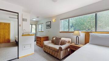 Iron/ironing board, travel crib, free WiFi, bed sheets