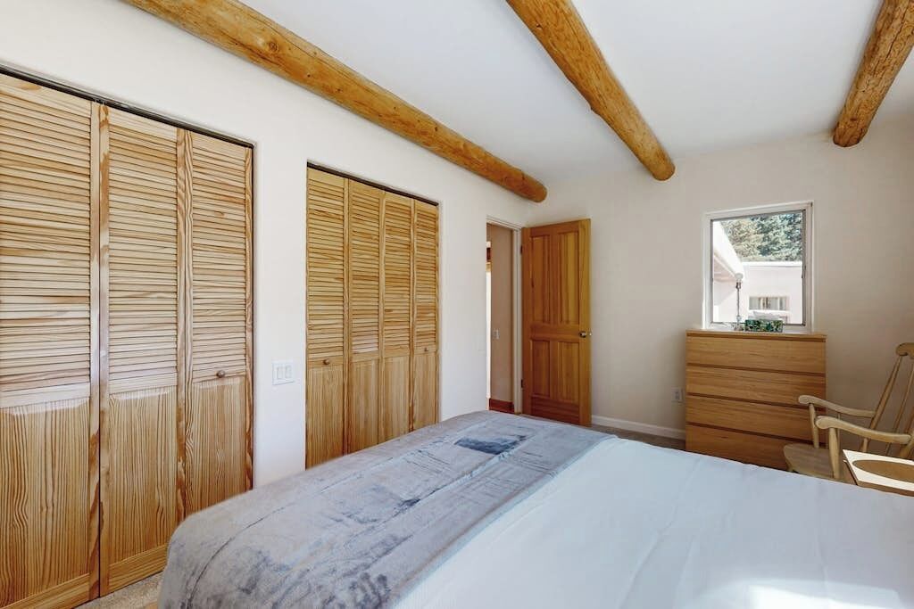 Iron/ironing board, travel cot, free WiFi, bed sheets