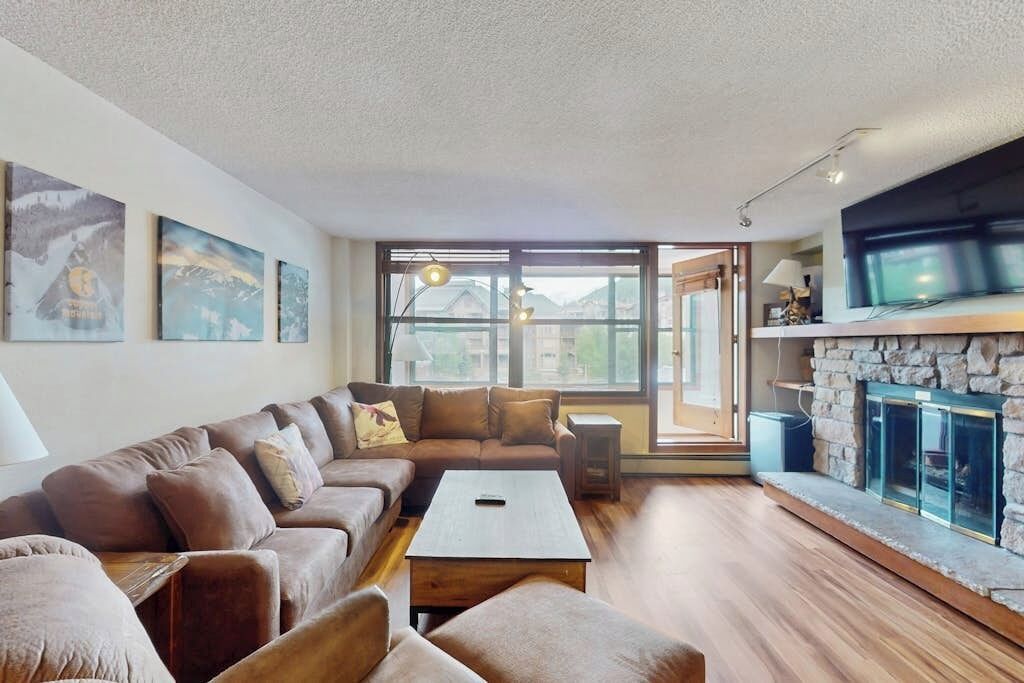 TV, fireplace, DVD player, books