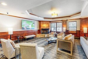 TV, DVD player - Charming 333-Sq.Ft Studio w/ Hot Tub, Pool, Gym & Sauna Access (Breckenridge)