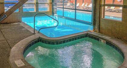 King's Crown | Townhouse in Breckenridge with hot tub & fireplace, walk to lifts