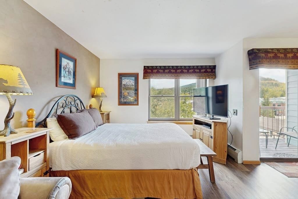 Iron/ironing board, internet, bed sheets