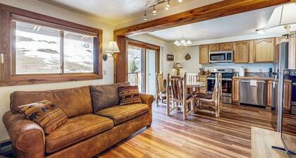 Charming Condo with Indoor Pool and Hot Tub - On Bus Line Half-Mile to Slopes