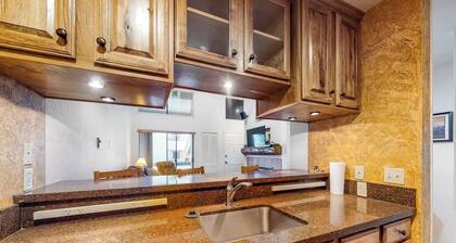 Casual condo with a hot tub, high-speed WiFi & a washer/dryer