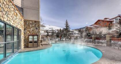 Well-Kept Studio Near the Slopes w/ Kitchenette, WiFi, Shared Pool, & Hot Tub