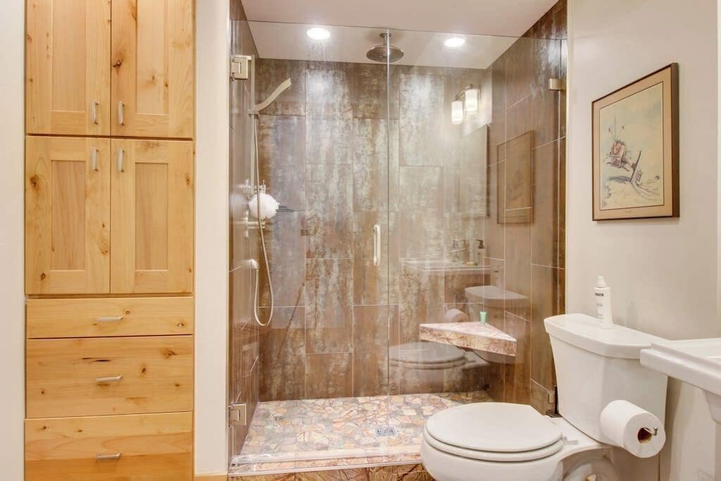 Shower, towels