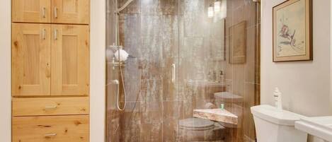 Shower, towels
